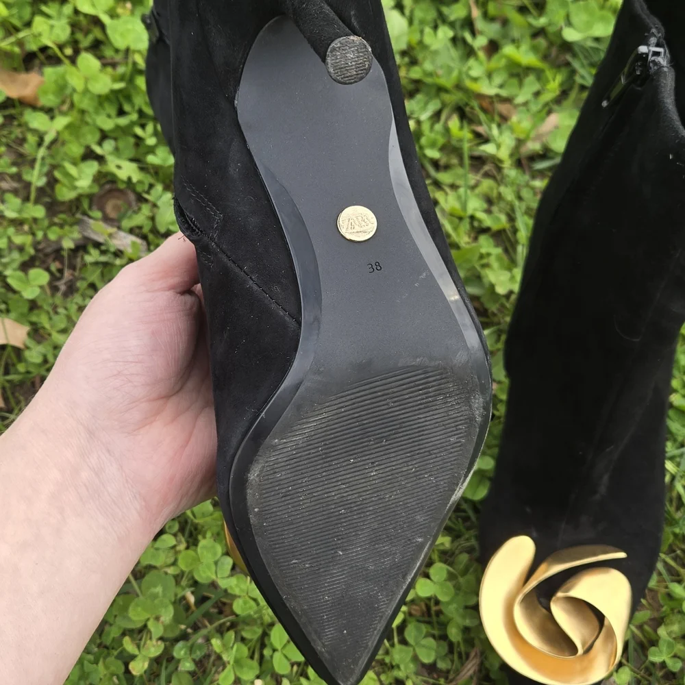 Zara Black Heeled Boots with Gold Detail - Picture 5 of 5